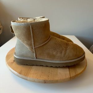 UGG Classic Mini